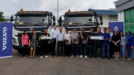 images/newsimages/2018/Volvo Trucks Malaysia Delivers 15 FMX 440 Prime Movers To Kotamas Oil Sdn Bhd.jpg#joomlaImage://local-images/newsimages/2018/Volvo Trucks Malaysia Delivers 15 FMX 440 Prime Movers To Kotamas Oil Sdn Bhd.jpg?width=800&height=450